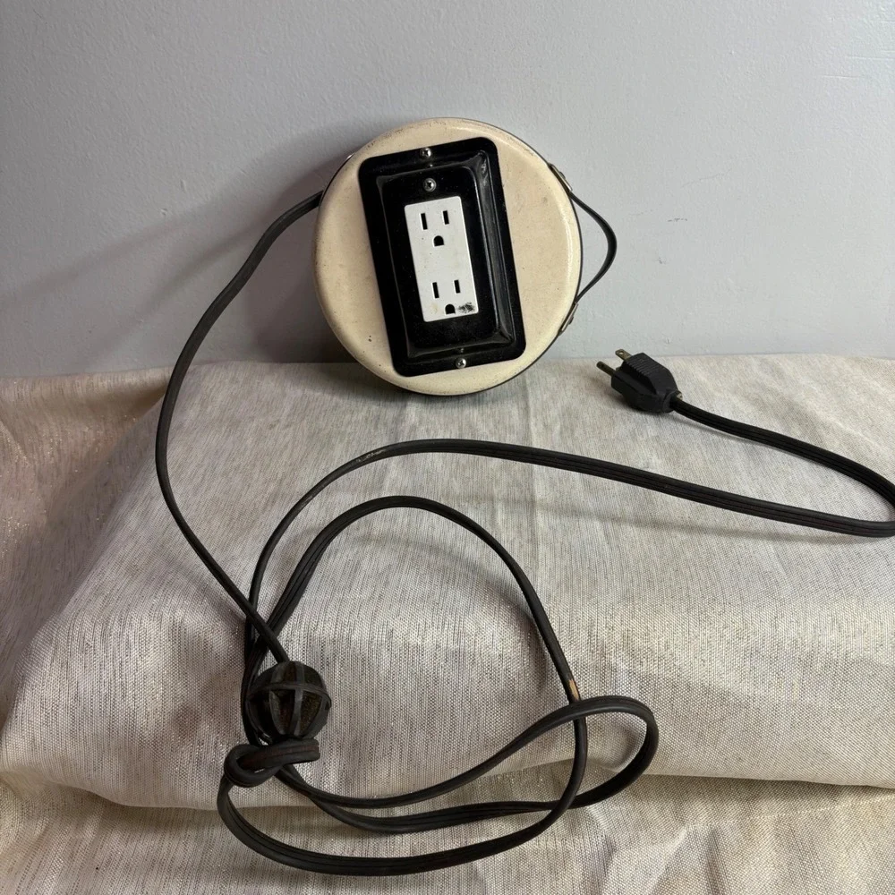 ALERTS & M CO INC Retractable Extension Cord Reel with Outlet Model 980 P MO